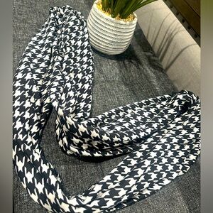 Black and white houndstooth infinity scarf.